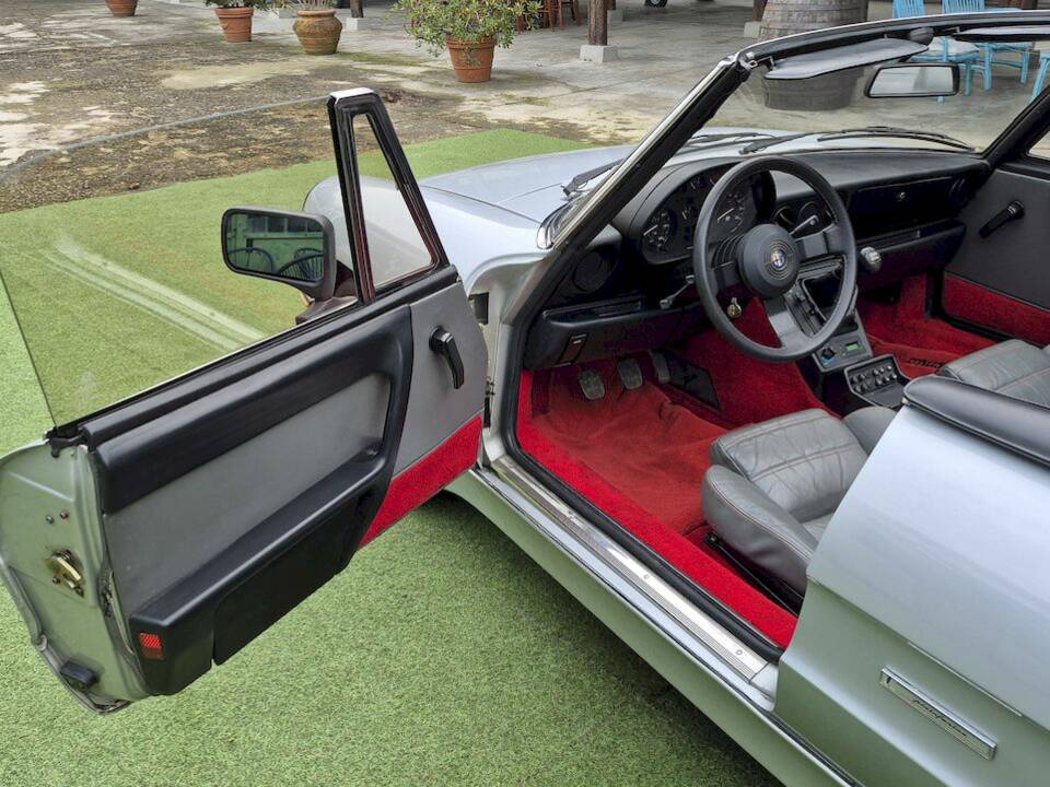 Afbeelding 17/70 van Alfa Romeo 2.0 Spider QV (1987)