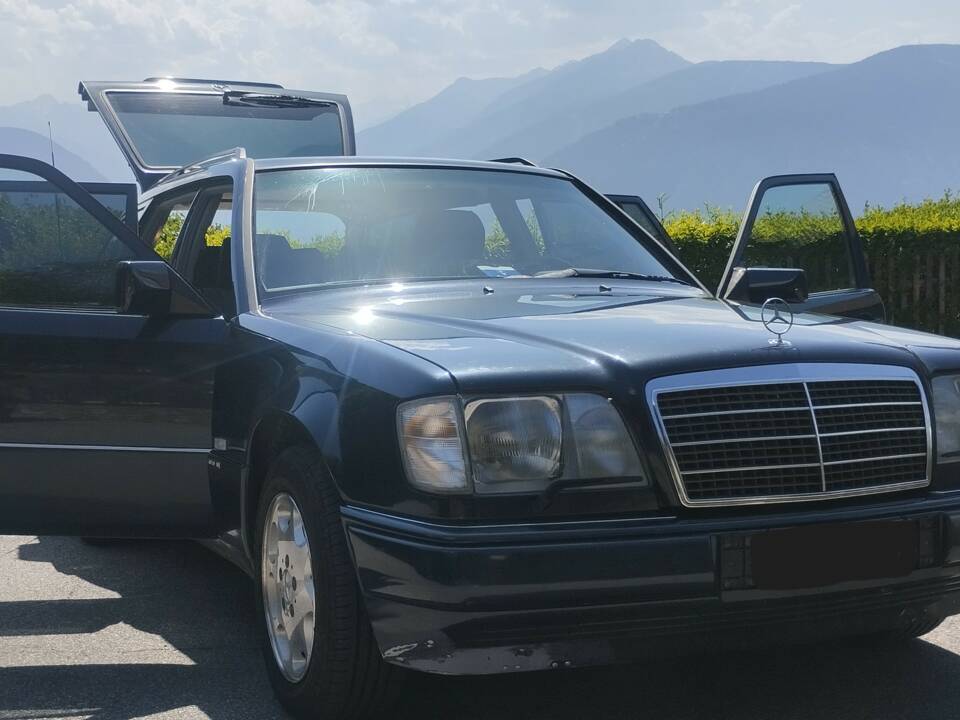 Image 11/14 of Mercedes-Benz E 280 T (1995)