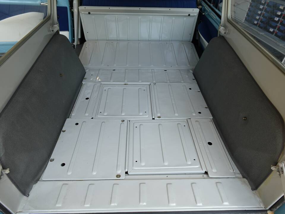 Image 17/47 of Citroën DS 23 Break (1972)
