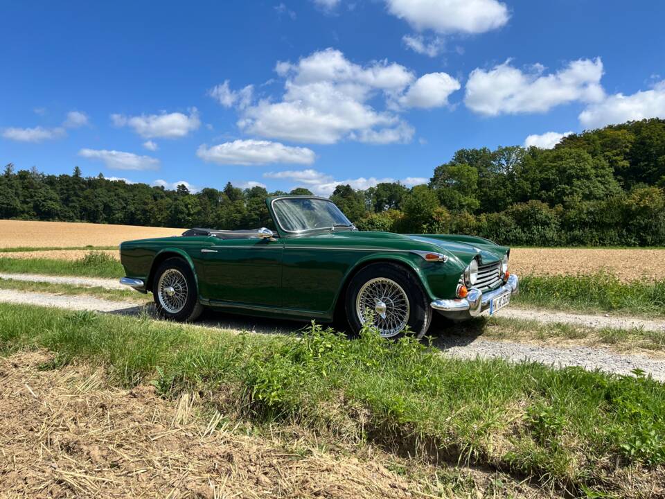 Image 3/18 of Triumph TR 4A IRS (1967)