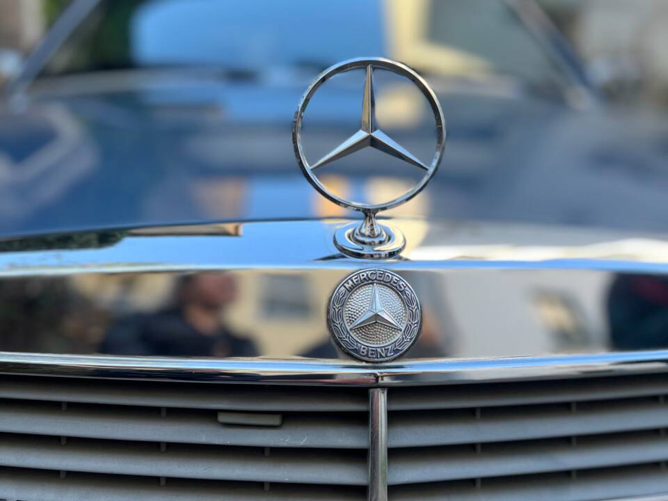Immagine 23/38 di Mercedes-Benz 230 CE (1983)