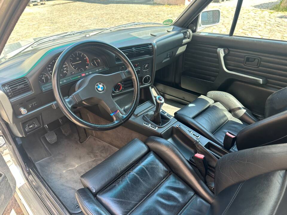 Image 13/29 of BMW 318i (1991)