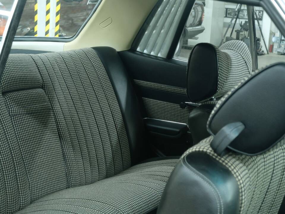 Image 30/50 de Mercedes-Benz 280 SLC (1977)