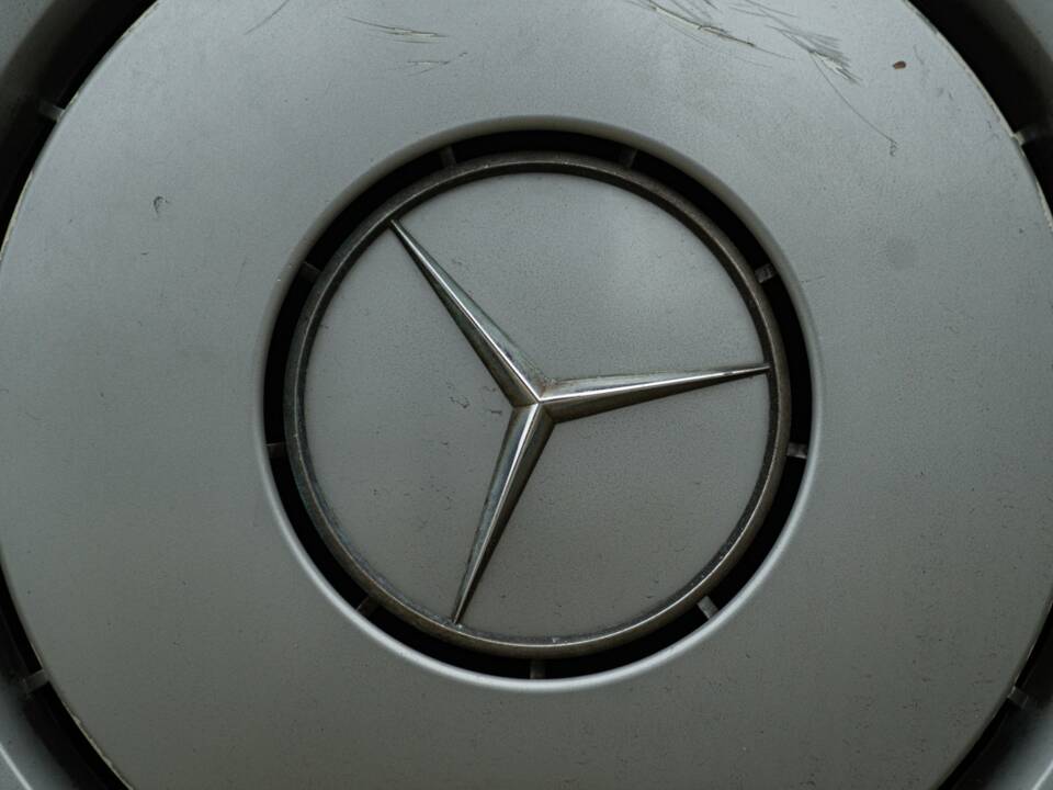 Bild 16/50 von Mercedes-Benz 200 D (1990)