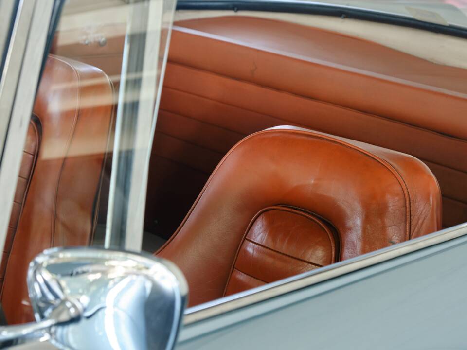 Bild 27/50 von Lancia Flaminia GT 2.5 3C Touring (1963)
