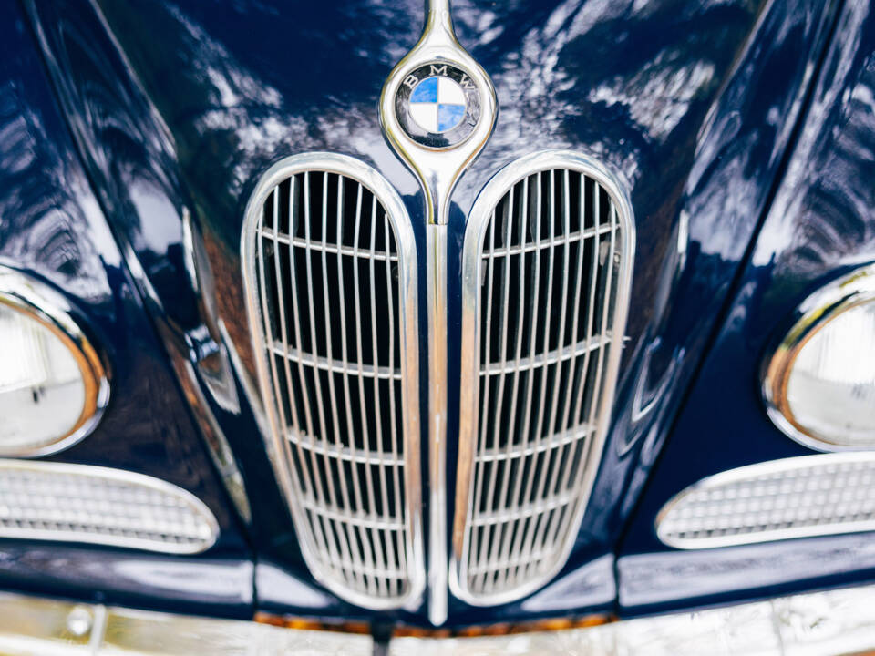 Image 38/199 of BMW 502 - 3.2 Litre (1961)