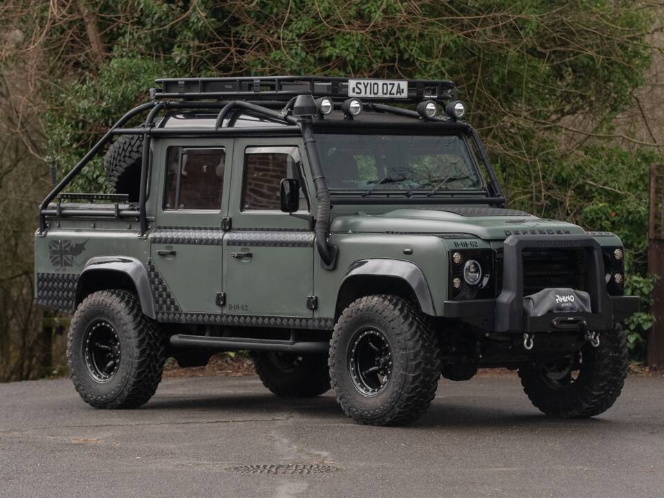 Image 1/50 de Land Rover Defender 110 Crew Cab SE (2010)