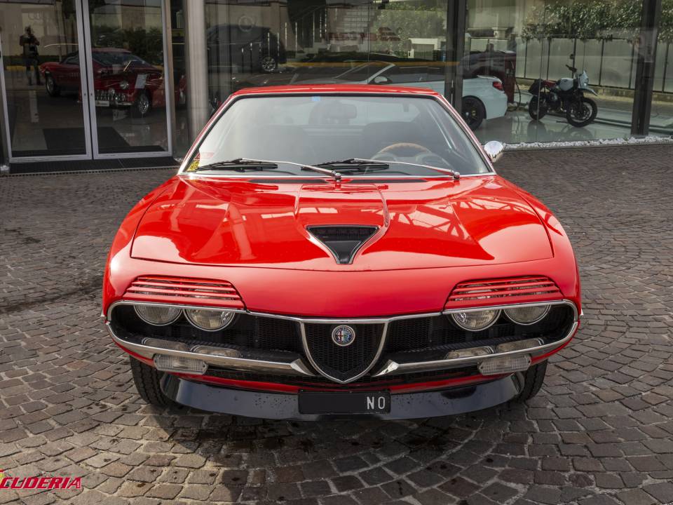 Image 8/24 of Alfa Romeo Montreal (1972)