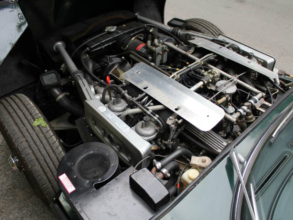 Image 14/18 of Jaguar Type E V12 (1973)