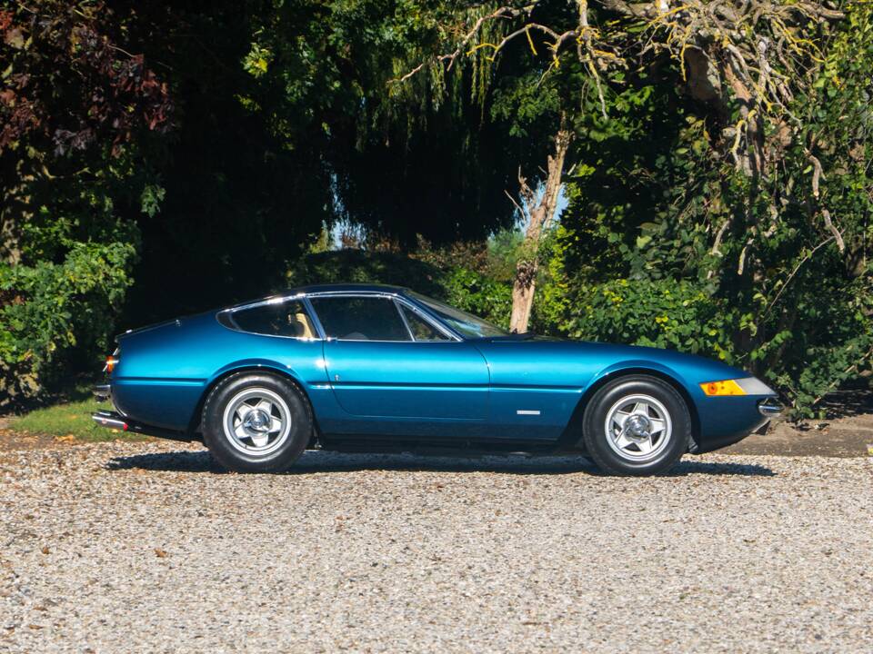 Image 6/17 de Ferrari 365 GTB&#x2F;4 Daytona (1973)