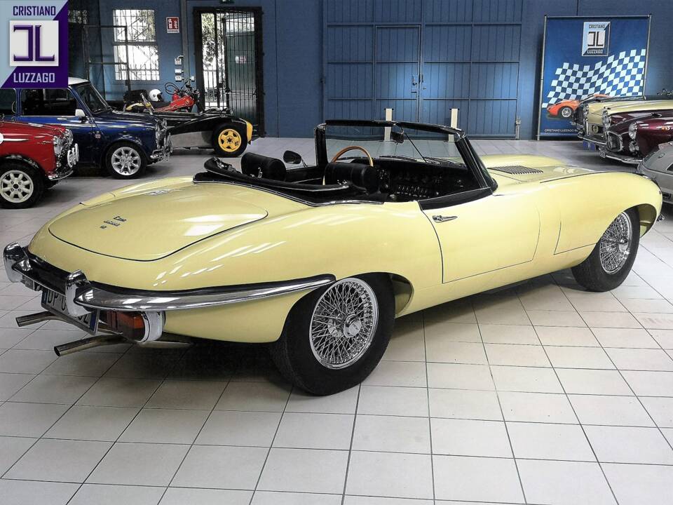 Image 8/51 de Jaguar E-Type (1970)