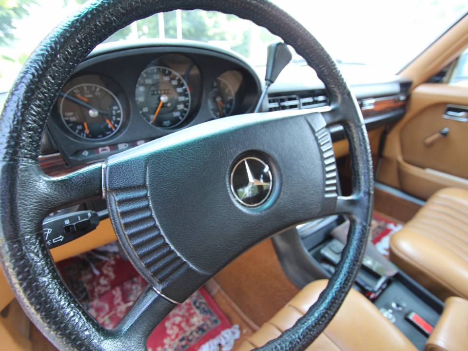 Image 11/30 de Mercedes-Benz 350 SE (1973)