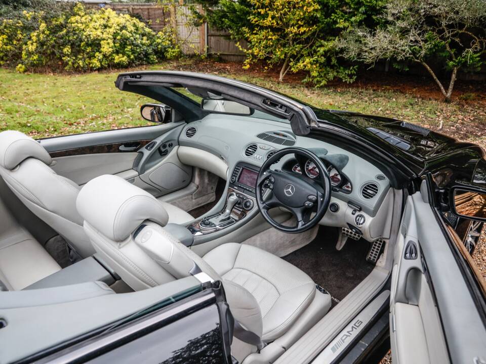 Immagine 31/46 di Mercedes-Benz SL 65 AMG (2005)