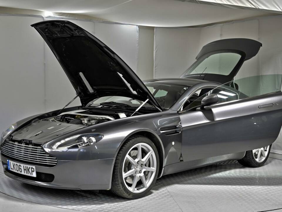 Image 18/50 de Aston Martin V8 Vantage (2006)