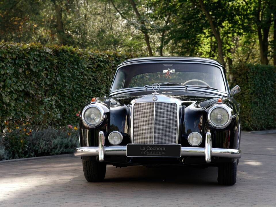 Immagine 2/35 di Mercedes-Benz 220 SE (1960)