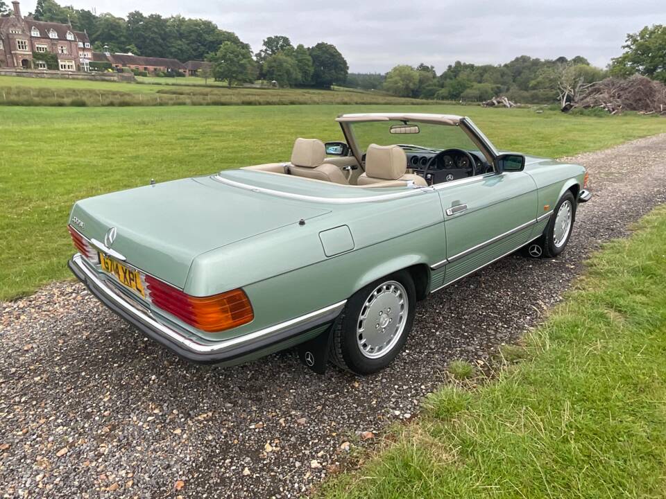 Immagine 7/38 di Mercedes-Benz 300 SL (1989)