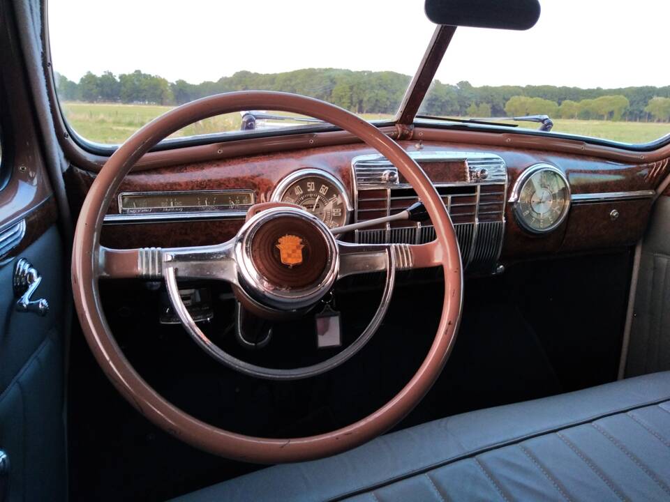 Image 27/50 of Cadillac 61 Sedan (1941)