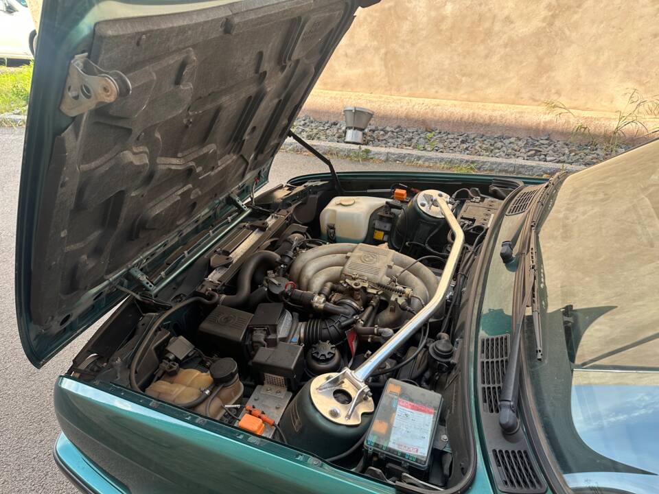 Image 17/23 of BMW 325i Touring (1993)