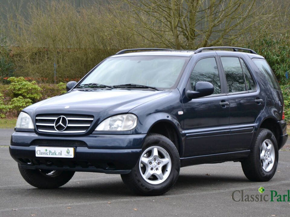 Imagen 1/50 de Mercedes-Benz ML 230 (1998)