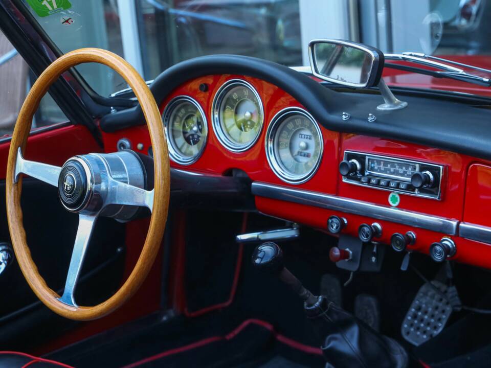 Image 48/50 of Alfa Romeo Giulia 1600 Spider (1963)