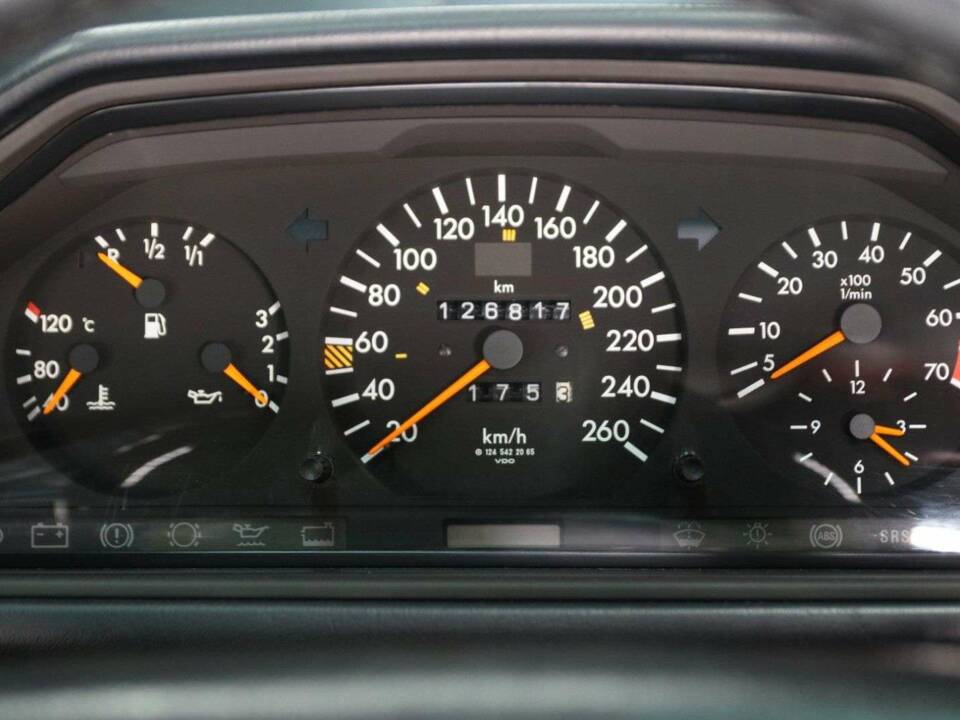 Image 13/30 of Mercedes-Benz 320 CE (1993)