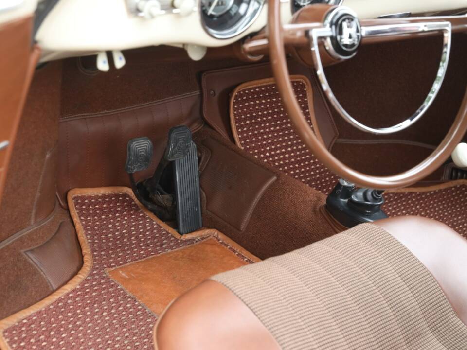 Image 42/50 of Volkswagen Karmann Ghia 1300 (1966)