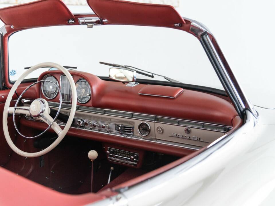 Image 36/50 of Mercedes-Benz 300 SL Roadster (1961)