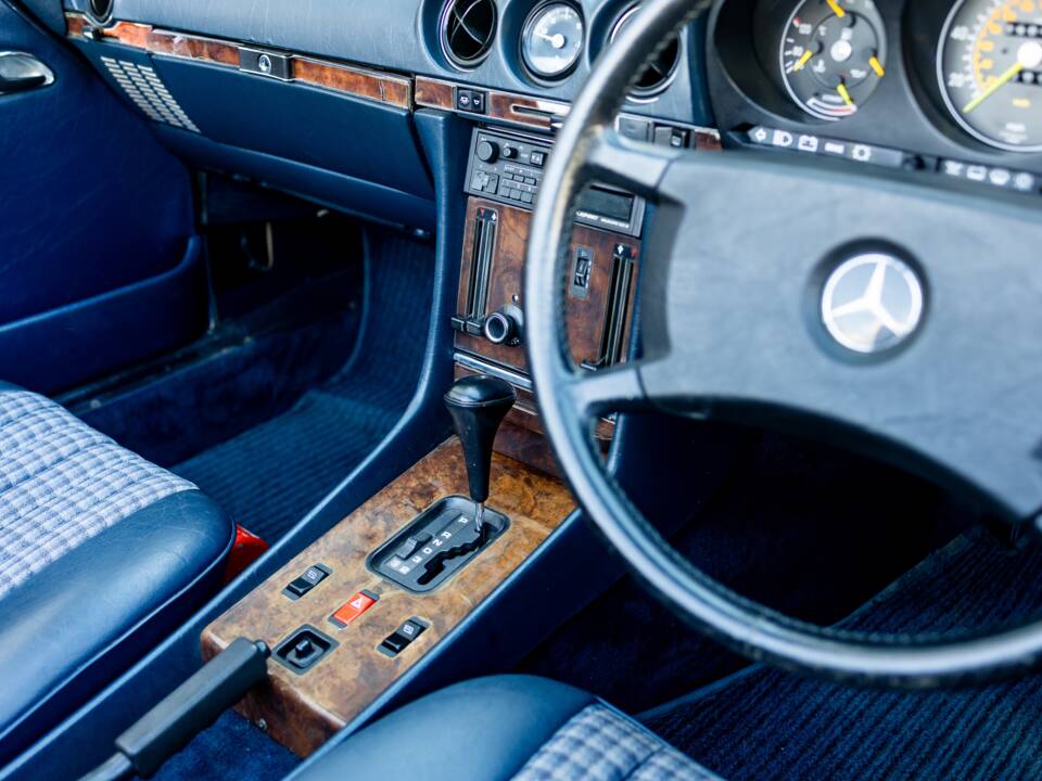 Image 37/47 of Mercedes-Benz 300 SL (1987)