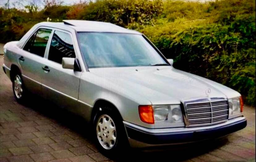 Immagine 4/19 di Mercedes-Benz E 200 (1993)