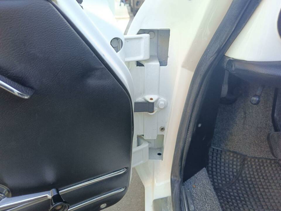 Image 18/50 de Alfa Romeo Spider 1600 Junior (1975)