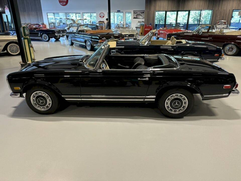 Image 12/36 of Mercedes-Benz 280 SL (1968)