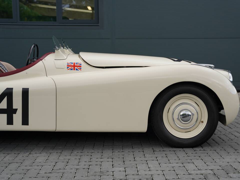 Image 18/50 of Jaguar XK 120 OTS (1950)