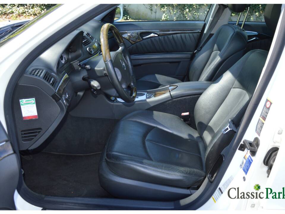 Image 9/50 of Mercedes-Benz E 500 T (2004)