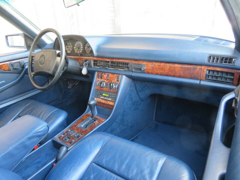 Image 12/19 of Mercedes-Benz 380 SEC (1982)