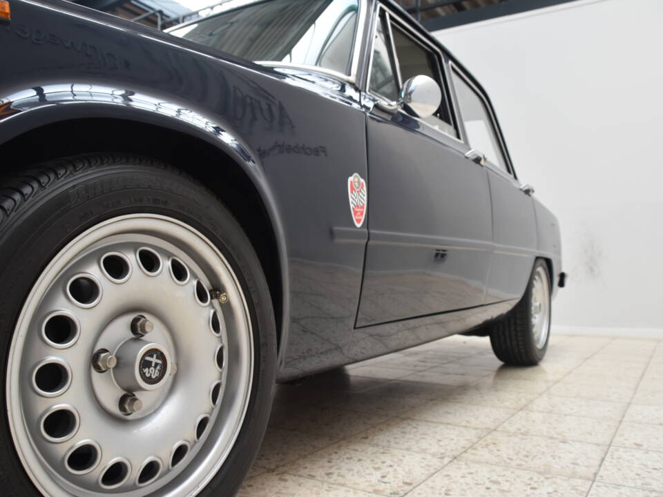 Image 14/28 de Alfa Romeo Giulia Super 1.3 (1973)