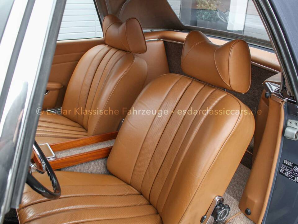 Afbeelding 10/41 van Mercedes-Benz 280 SL (1969)