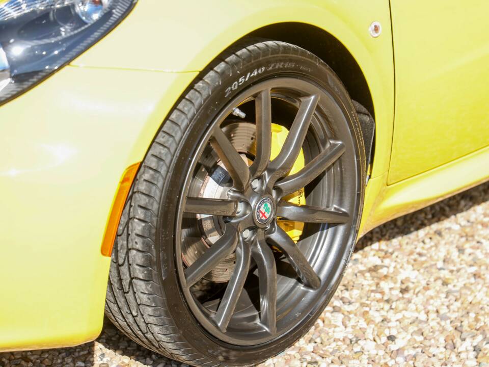 Image 30/50 of Alfa Romeo 4C Spider (2018)