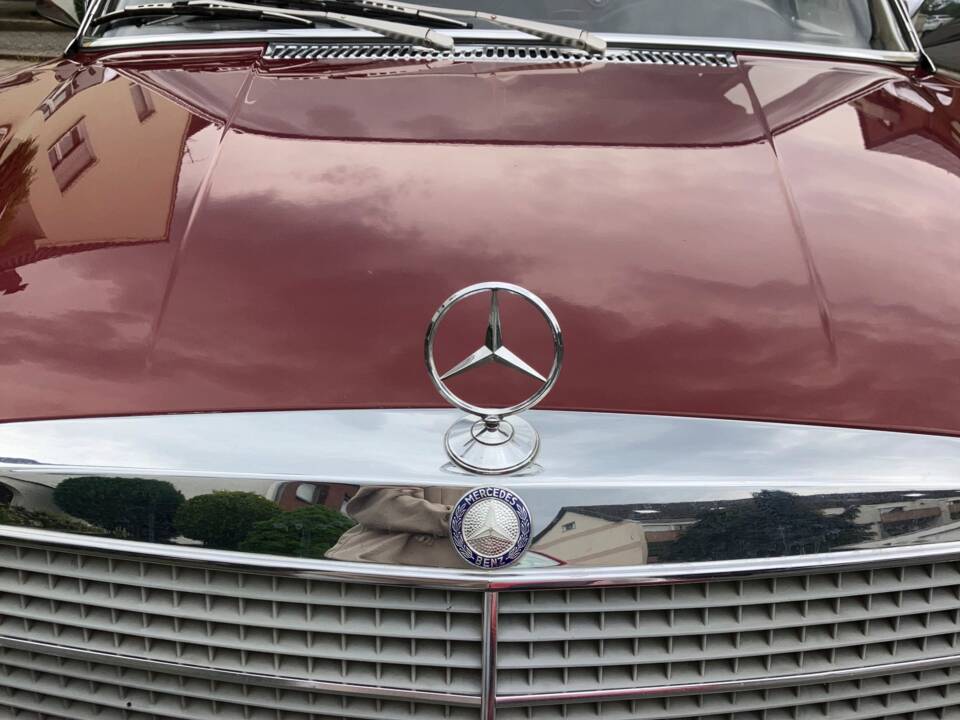 Image 4/15 de Mercedes-Benz 280 SE (1977)