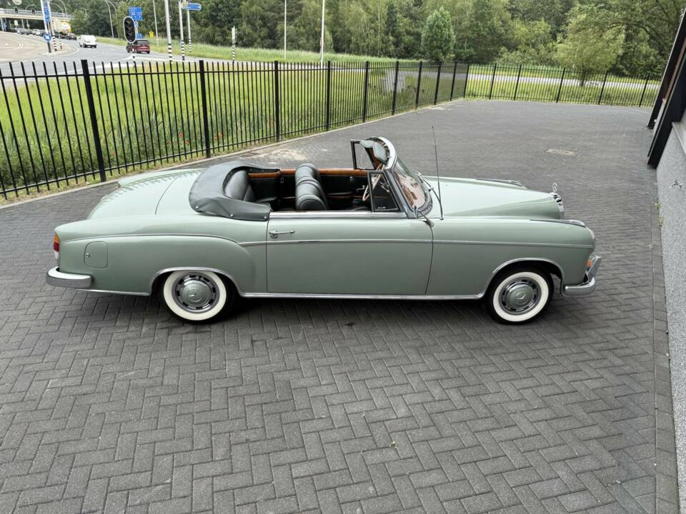 Image 8/50 of Mercedes-Benz 220 S Cabriolet (1958)