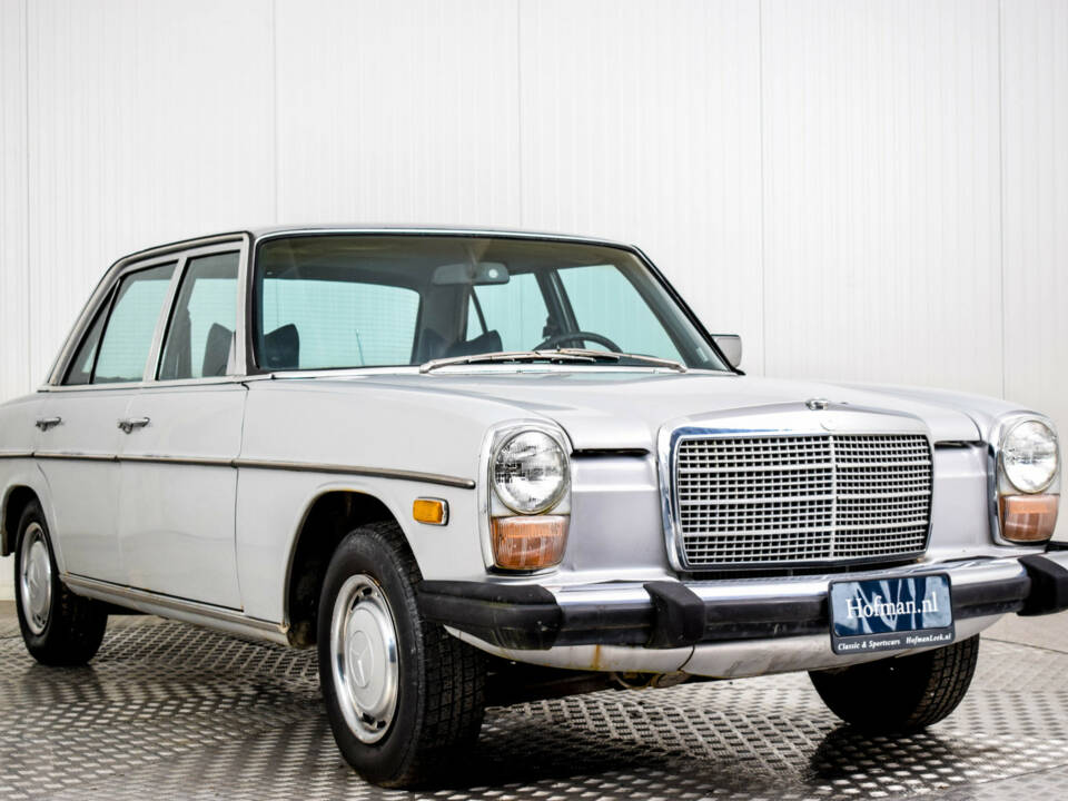 Image 13/50 of Mercedes-Benz 240 D (1976)