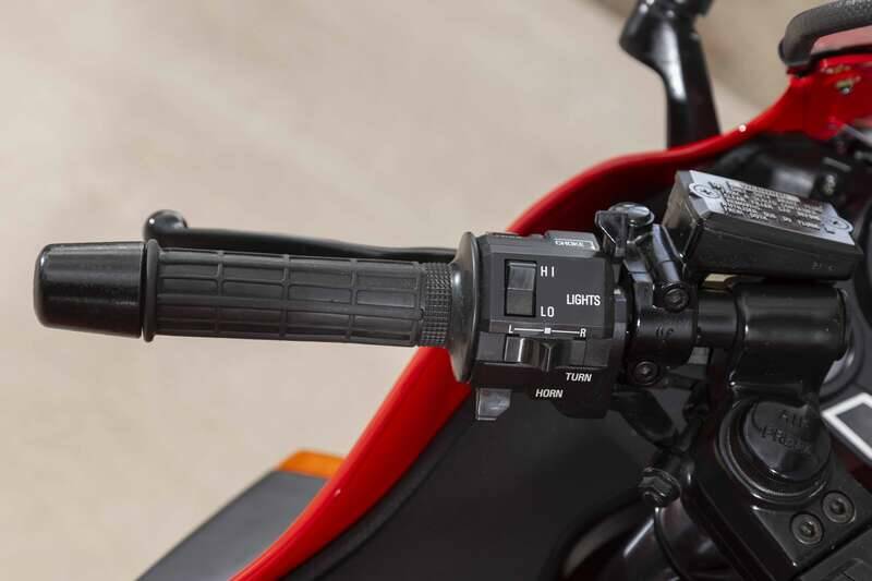 Bild 48/49 von Kawasaki GPz 1000RX (1987)