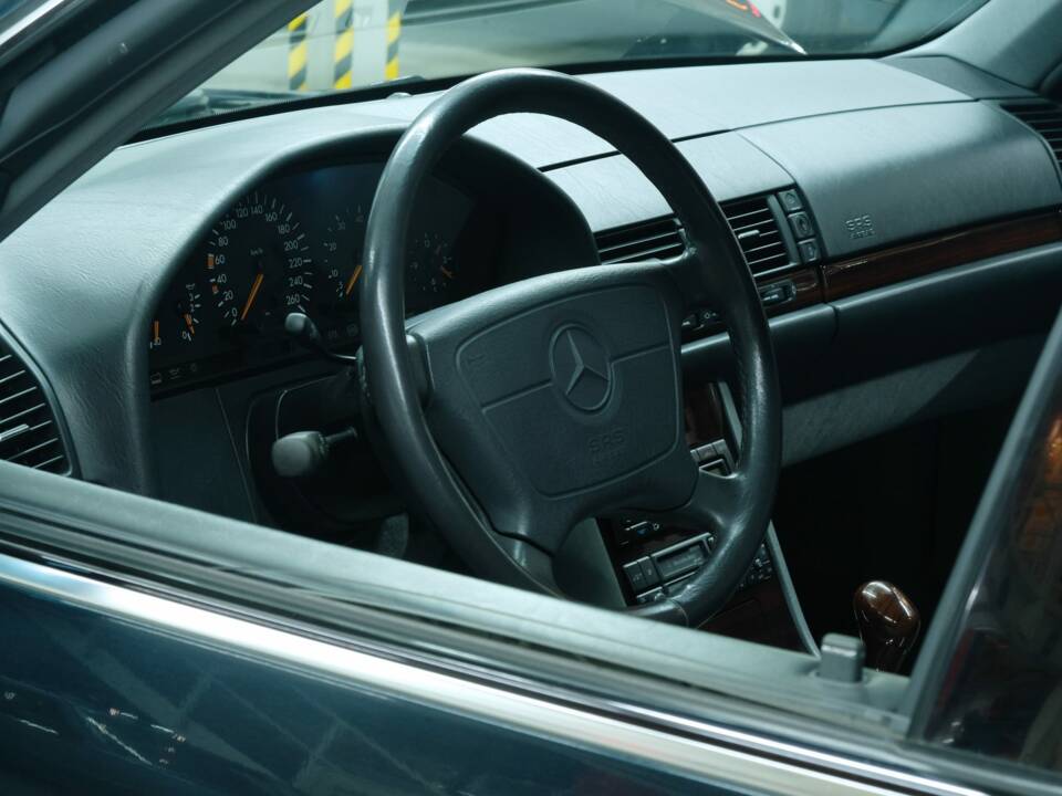 Bild 23/50 von Mercedes-Benz S 320 (1996)