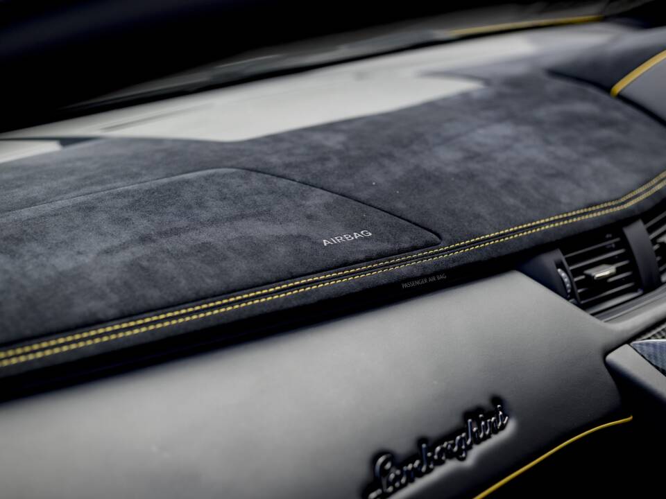 Image 19/21 of Lamborghini Aventador LP 750-4 SV (2016)
