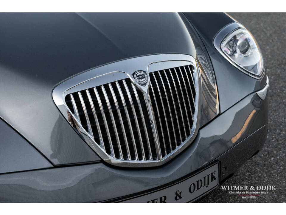 Imagen 28/33 de Lancia Thesis 3.0 V6 (2002)