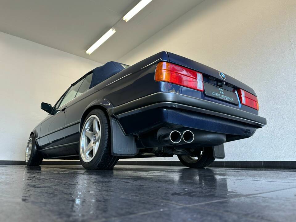 Bild 15/50 von BMW 325i (1989)