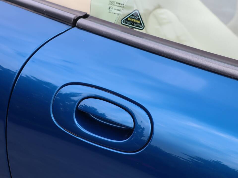 Image 32/50 de Jaguar XK8 4.0 (1997)