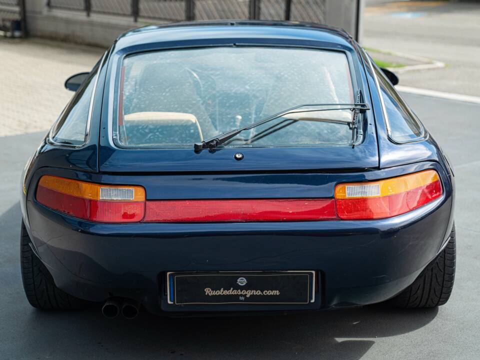 Image 7/34 of Porsche 928 (1981)