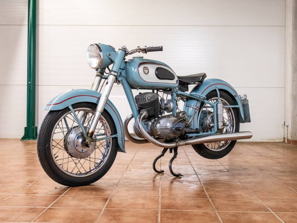 Image 1/12 de Victoria KR 26 N (1954)