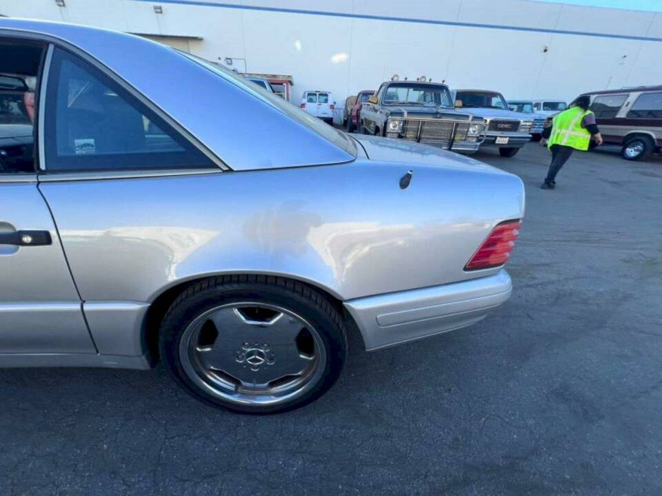 Image 23/40 of Mercedes-Benz SL 500 (1996)