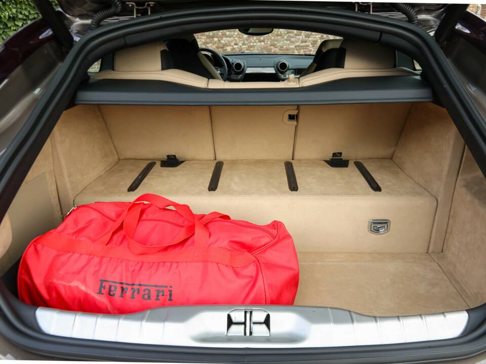 Imagen 12/50 de Ferrari GTC4Lusso (2018)